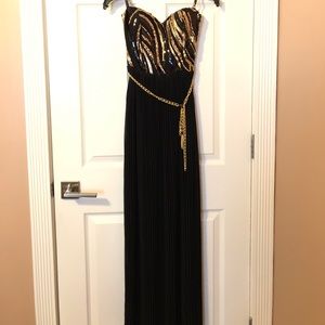Strapless black long dress